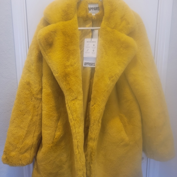 APPARIS Mustard Yellow Beautiful Fur Coat. NWT. Brand New. Apparis Winte… - Picture 7 of 8